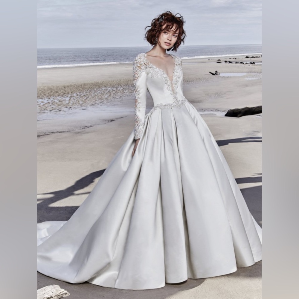 Ivory Wedding dress/Gorgeous long sleeves wedding dress/Ball Gown wedding dress